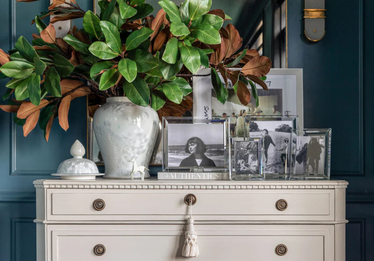 LUCITE GALERIE BOOK DISPLAY