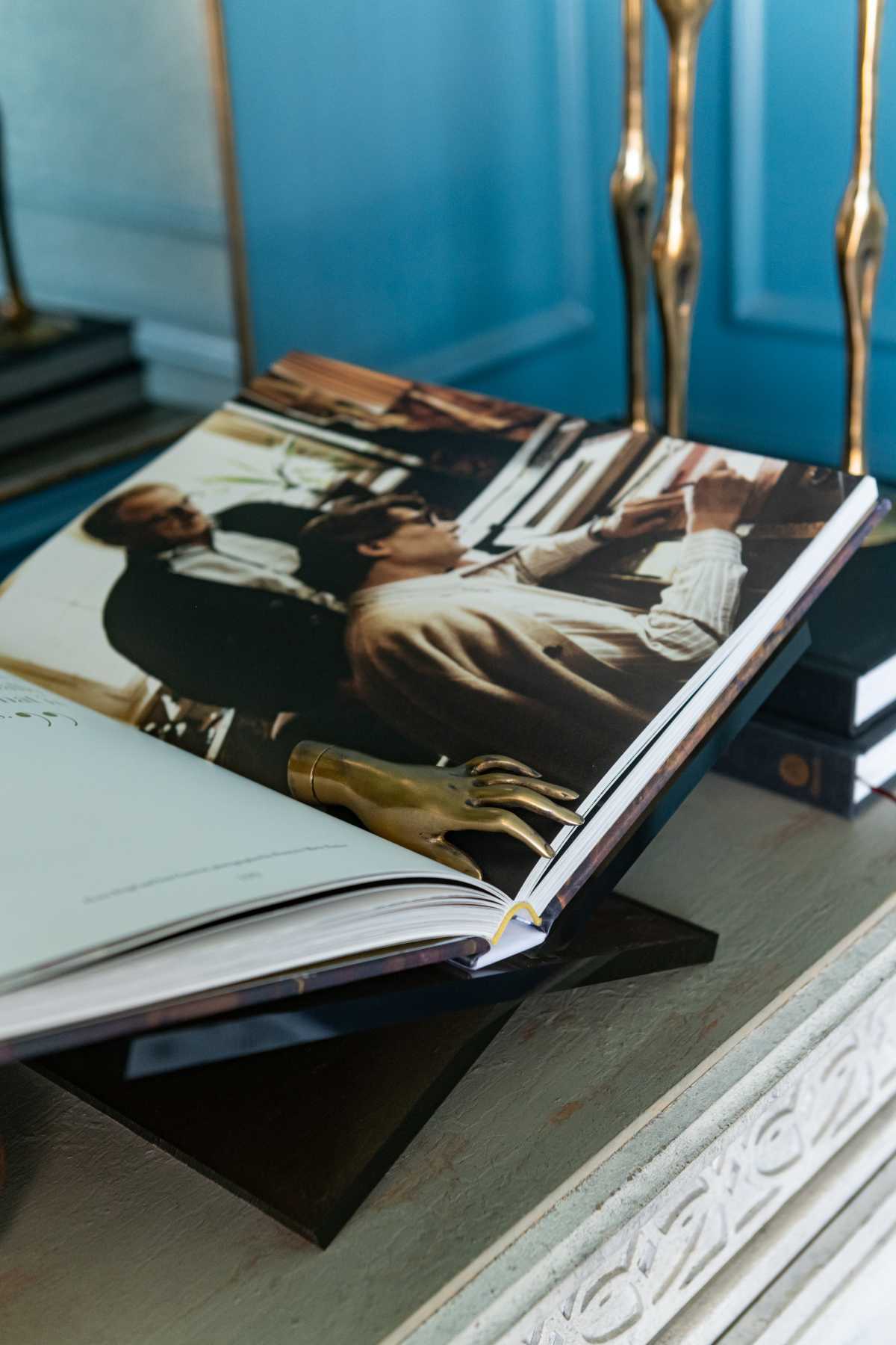 LUCITE GALERIE BOOK DISPLAY
